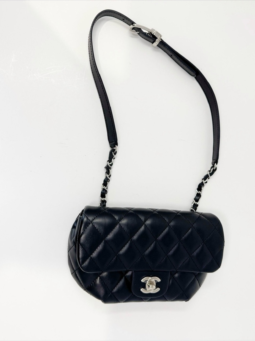 Chanel CC Uniform Flap Belt Bag - Picture 4 of 13